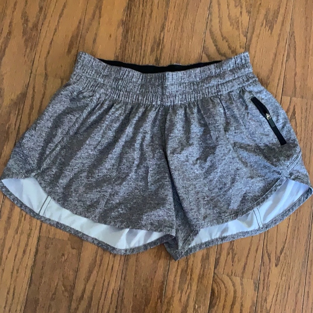 Lululemon Tracker 4” short in heather gray